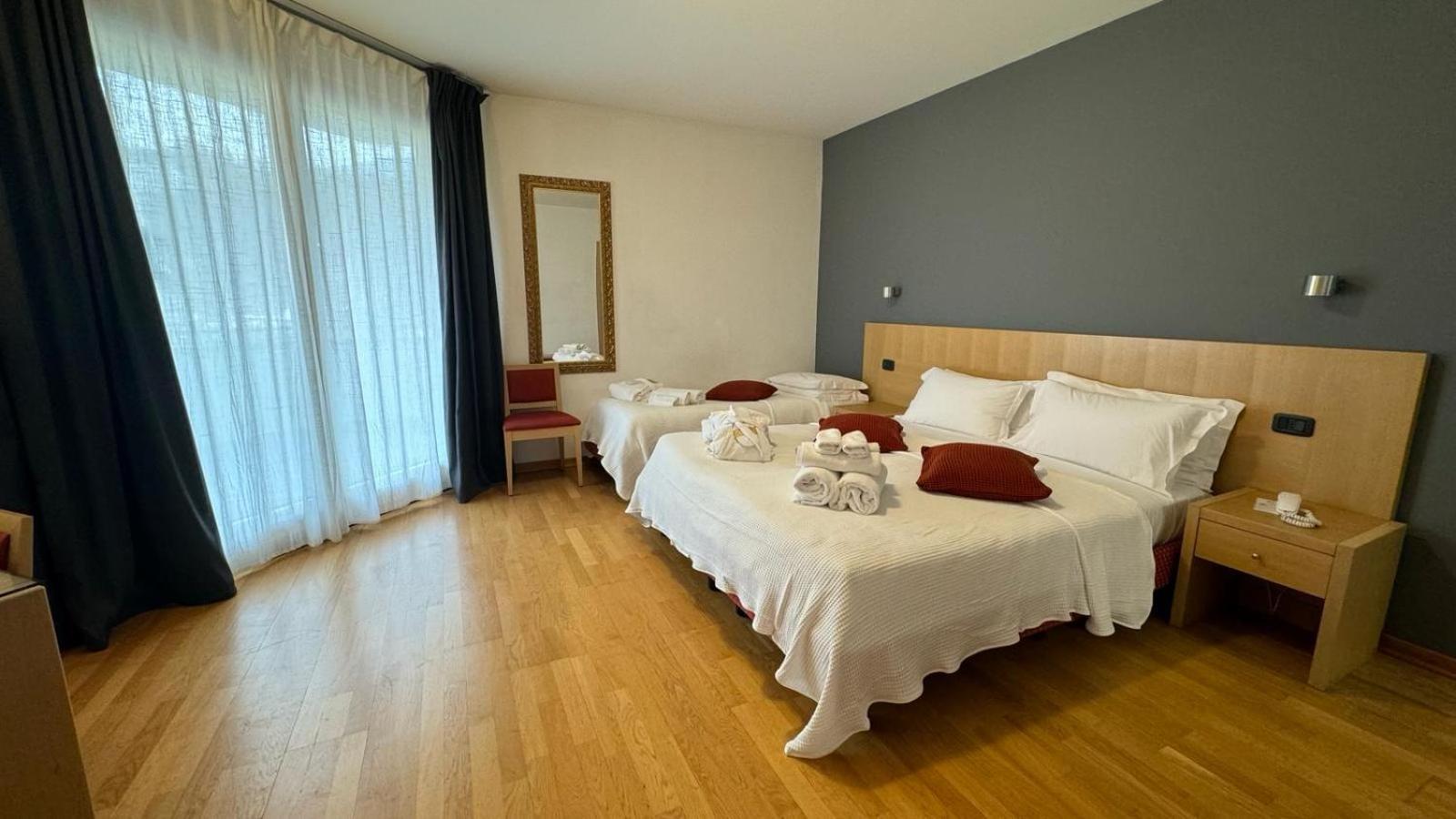 Hotel Oasi Wellness & Spa Riva del Garda Luaran gambar