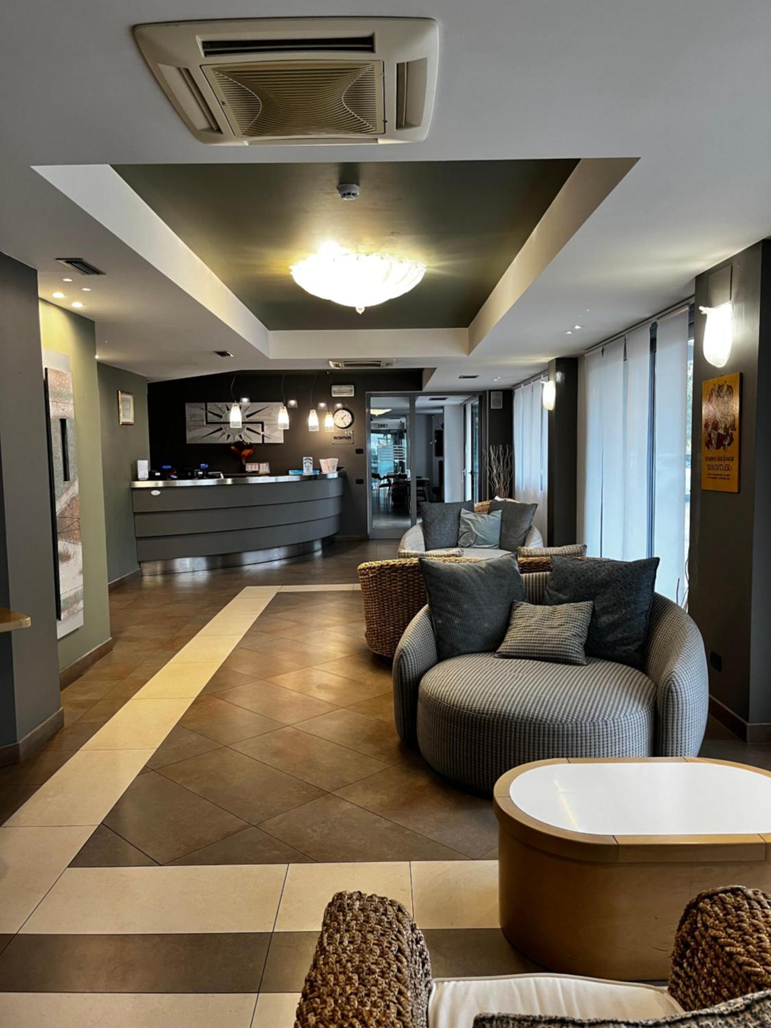 Hotel Oasi Wellness & Spa Riva del Garda Luaran gambar
