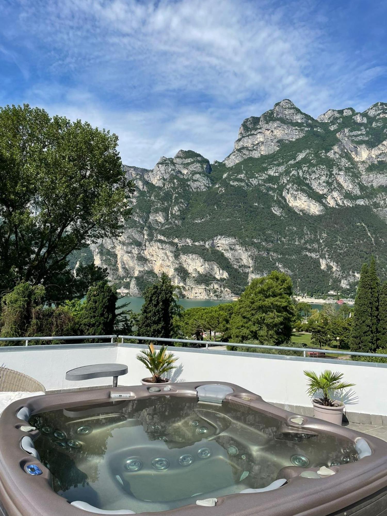 Hotel Oasi Wellness & Spa Riva del Garda Luaran gambar