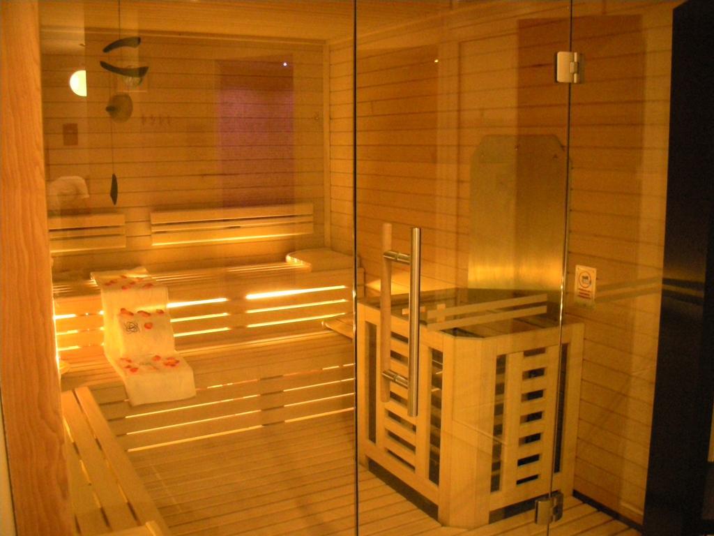 Hotel Oasi Wellness & Spa Riva del Garda Luaran gambar