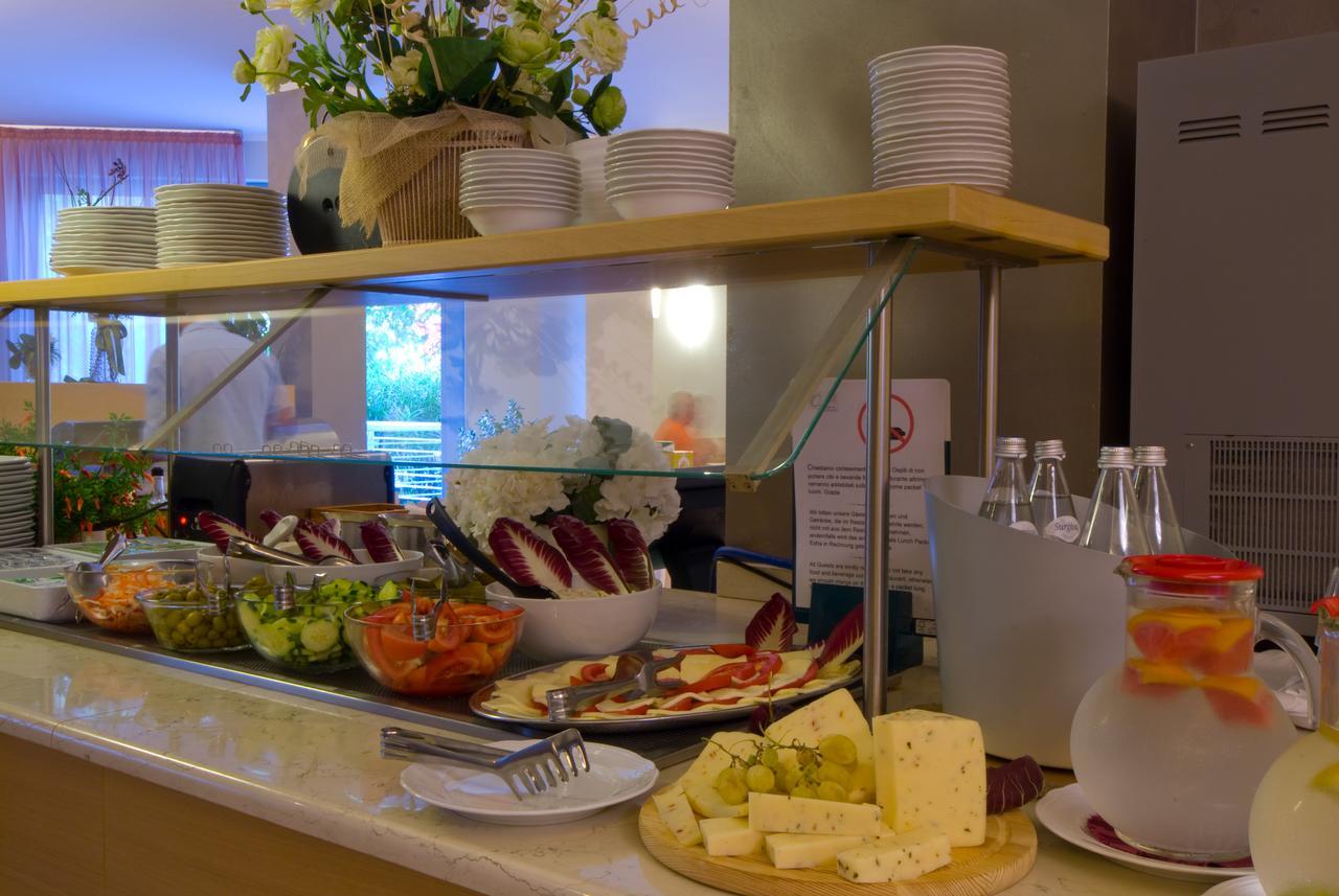 Hotel Oasi Wellness & Spa Riva del Garda Luaran gambar