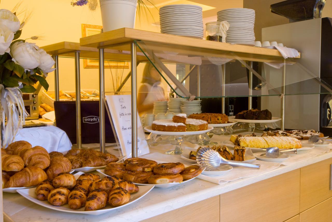 Hotel Oasi Wellness & Spa Riva del Garda Luaran gambar